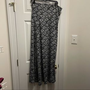 LuLaRoe black and white maxi skirt sz L
